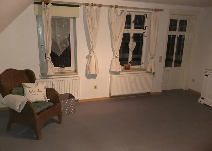 Sonnenschein Mit Kleinem Bauernhof